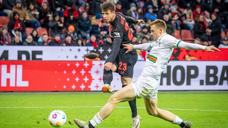 Bayer 04 Leverkusen besiegt den FC Venedig.