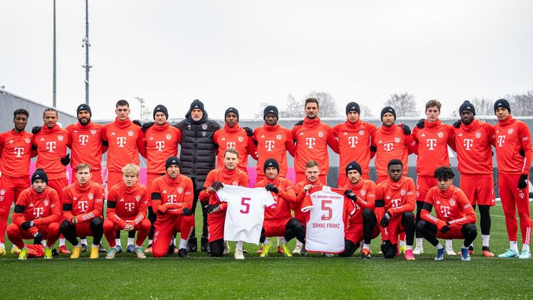 Die Stars des FC Bayern würdigen Franz Beckenbauer.  (Quelle Bild: www.x.com/FCBayern )