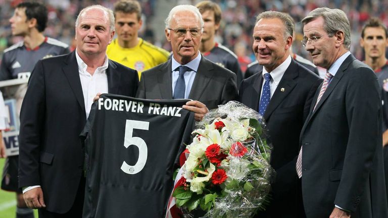 Uli Hoeneß (v.l.), Franz Beckenbauer und Karl-Heinz Rummenigge 2010 in der Allianz Arena.