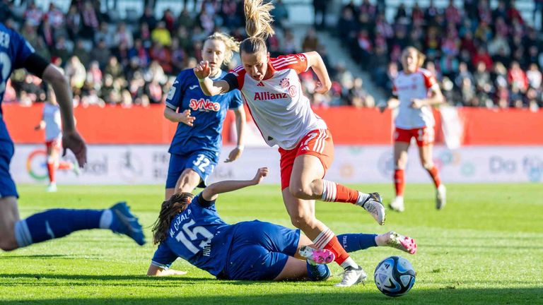 Klara Bühl erzielt den Siegtreffer für die Bayern-Frauen gegen Hoffenheim.
