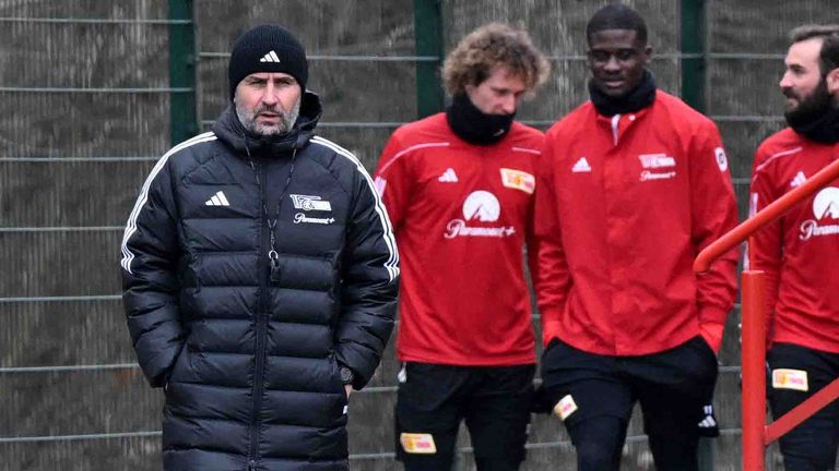 Nenad Bjelica führt die Mannschaft von Union Berlin auch am Freitag als Coach auf das Trainingsgelände.