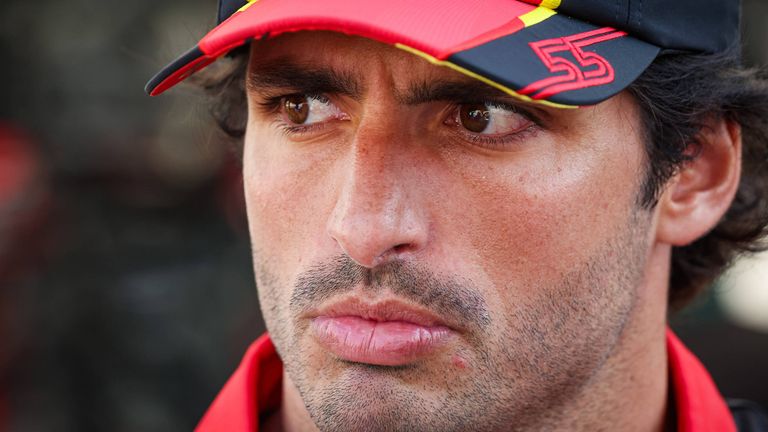 Ferrari-Star Carlos Sainz hat sich klar gegen das aktuelle Sprint-Format der Formel 1 ausgesprochen.