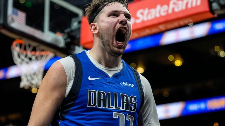 Luka Doncic von den Dallas Mavericks verbucht gegen Atlanta unglaubliche 73 Punkte.