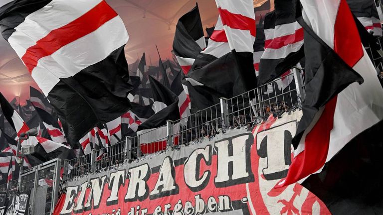 Eintracht Frankfurt muss wieder viel Geld für die Verfehlungen seiner Anhänger zahlen.