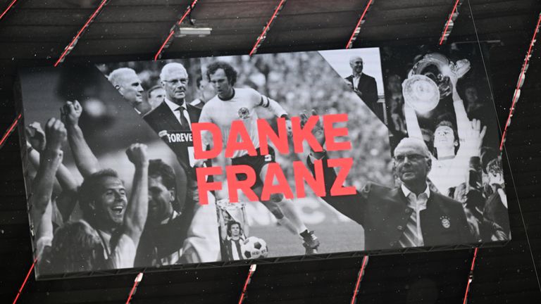 Servus, Kaiser - mit einer emotionalen Gedenkfeier haben sich der FC Bayern und der deutsche Fußball von Franz Beckenbauer verabschiedet.