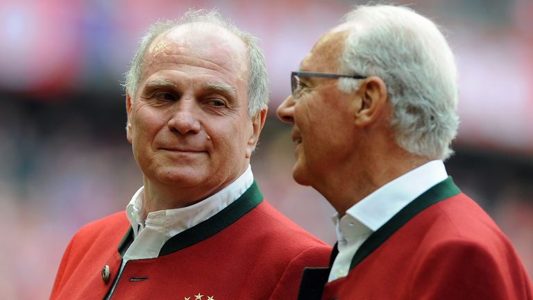 Uli Hoeneß nennt Franz Beckenbauer ein "Geschenk an uns alle".