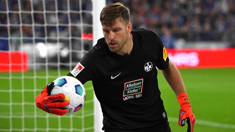 Torwart Andreas Luthe wechselt zurück zum VfL Bochum.