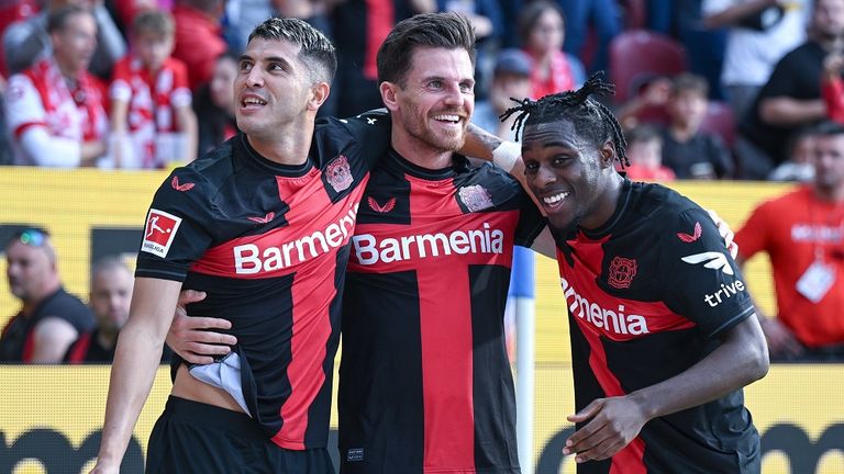 Exequiel Palacios (l.) fehlt bis auf Weiteres verletzungsbedingt. Jeremie Frimpong (r.) könnte rechtzeitig wieder fit werden.