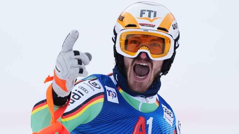 Linus Straßer gewinnt in Kitzbühel den Slalom.