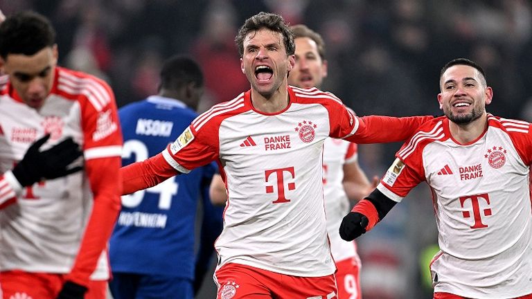 Thomas Müller läuft auch in der kommenden Saison für den FC Bayern auf.