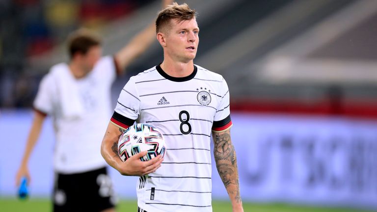 Rudi Völler hat über eine mögliche DFB-Rückkehr von Toni Kroos gesprochen.
