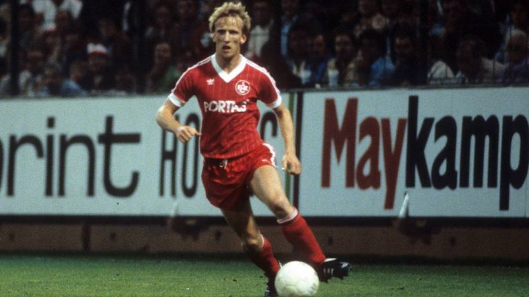 1981 wechselte Brehme vom 1. FC Saarbrücken nach Kaiserslautern und wuchs dort zum Leistungsträger. 