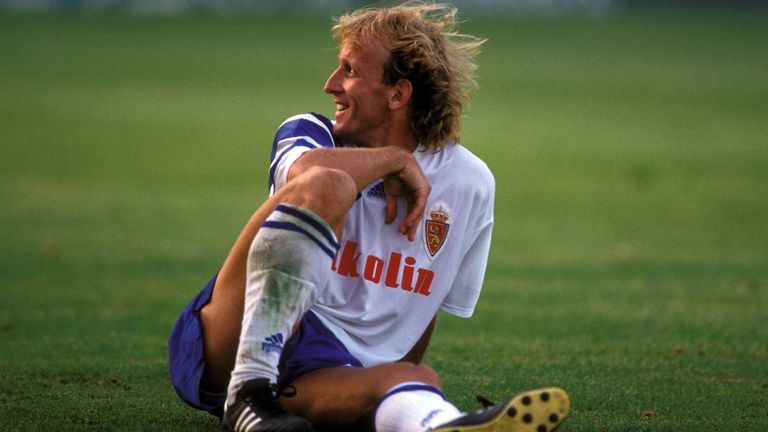 Nach Italien zieht es Brehme für ein Jahr nach Spanien zu Real Saragossa, ehe er 1993 zurück zum 1. FC Kaiserslautern wechselt.