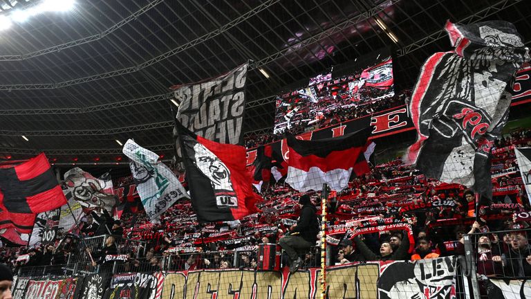 Die Fans von Bayer Leverkusen freuen sich auf das Duell mit dem FC Bayern.