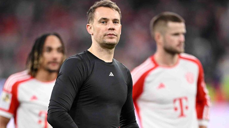 Manuel Neuer fehlt am Dienstag mit leichten Knieproblemen im Training.