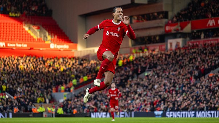 Virgil Van Dijk jubelt im Sieg von FC Liverpool gegen Norwich City. Schaffen es die ''Reds'' auch im Duell gegen FC Arsenal am Wochenende?