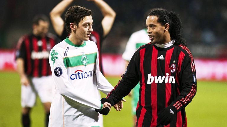 Mesut Özil & Ronaldinho sollen neben weiteren Altstars bei einer Ü35-WM teilnehmen. 