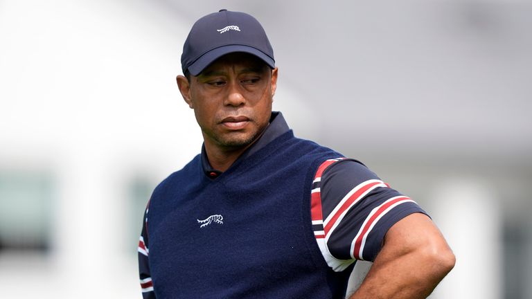 Golfstar Tiger Woods musste beim Turnier in Los Angeles krankheitsbedingt während der 2. Runde aufgeben. 