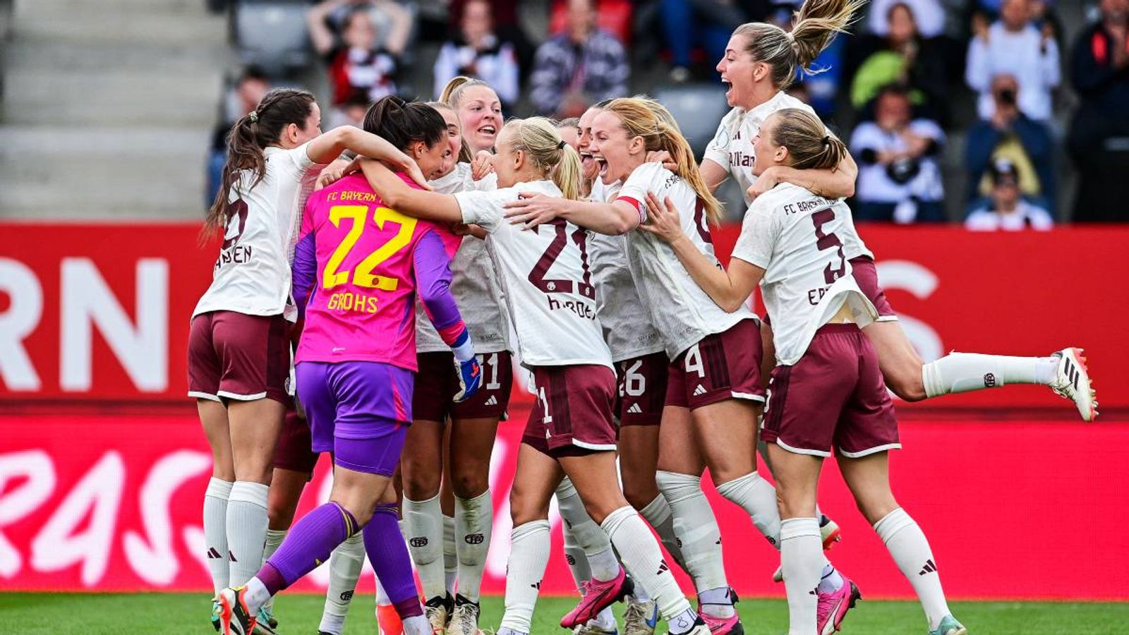 FC-Bayern-Frauen Gewinnen DFB-Pokal-Halbfinale Gegen Eintracht ...