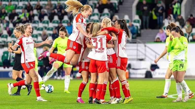 Die Frauen des FC Bayern gewinnen das Topspiel gegen den VfL Wolfsburg deutlich.