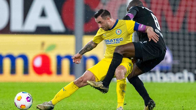 Eintracht Braunschweig entführt beim SC Paderborn drei Punkte im Kampf um den Klassenerhalt.