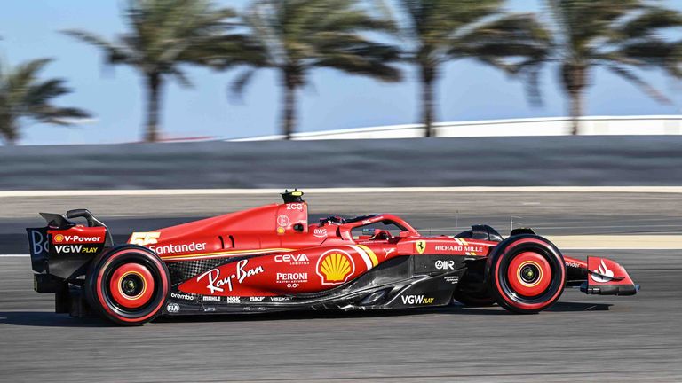 Carlos Sainz fährt im 3. Freien Training von Bahrain die schnellste Runde.