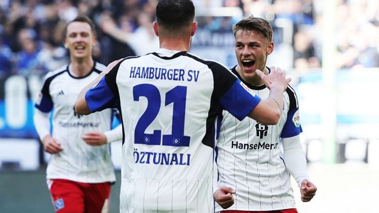 Miro Muheim (r.) erzielte das 1:0 für den Hamburger SV.