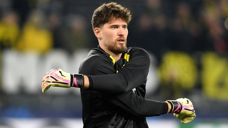 Gregor Kobel will sich in Dortmund fit machen für die kommenden Wochen.