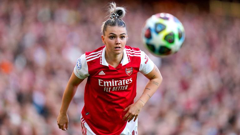Laura Wienroither arbeitet nach ihrem Kreuzbandriss im Mai 2023 an ihrem Comeback für den FC Arsenal.