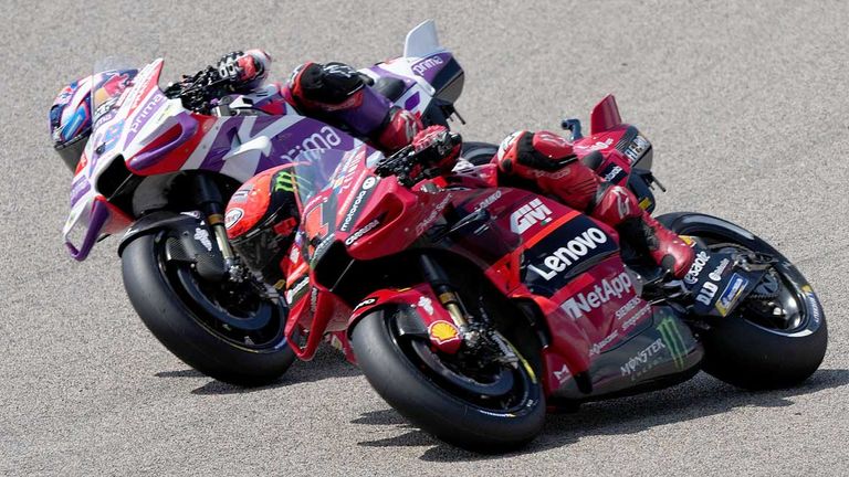 Francesco Bagnaia (vorne) und Jorge Martin sind zwei heiße Anwärter auf den WM-Titel in der MotoGP 2024.