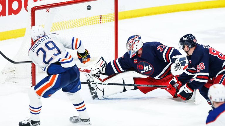 Leon Draisaitl hat beim Sieg der Oilers seine Torserie ausgebaut. 