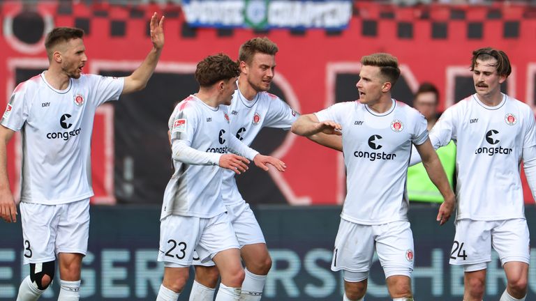 Der FC St. Pauli feiert in Nürnberg den nächsten Sieg.