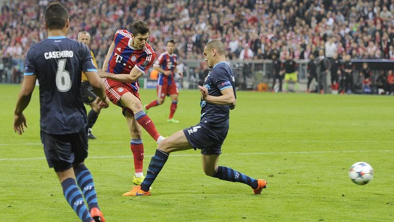 Robert Lewandowski traf beim 6:1 gegen den FC Porto doppelt.