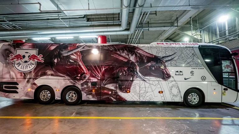 Im Mannschaftsbus von RB Leipzig werden einige Fans zurück aus Madrid reisen.