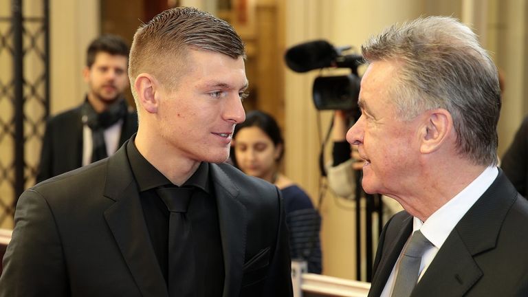 Toni Kroos und Ottmar Hitzfeld haben beim FC Bayern zusammengearbeitet.