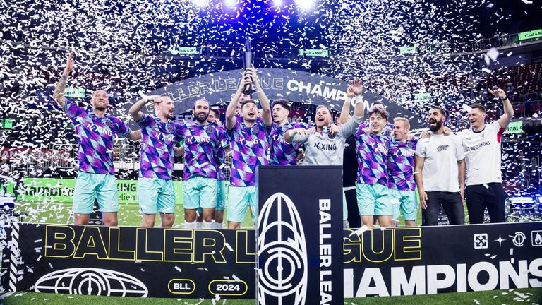 Podolski-Team Streets United gewinnt im Finale gegen Calcio Berlin.