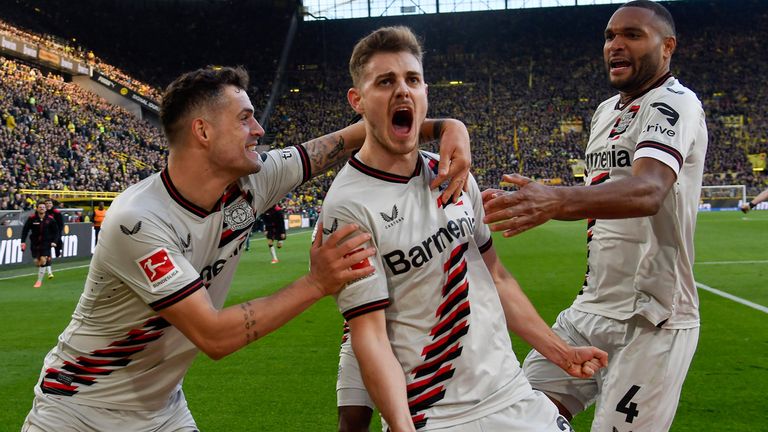 Josip Stanisic rettet Bayer Leverkusens Mega-Serie bei Borussia Dortmund.