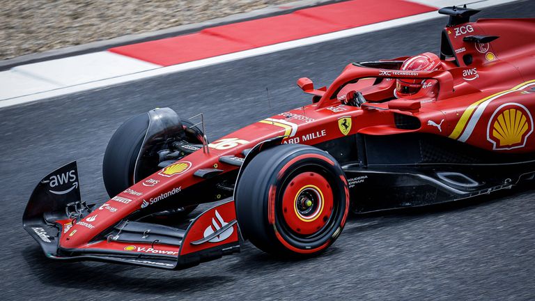 Der Ferrari von Charles Leclerc beim Großen Preis von China wurde noch unter dem Teamnamen &#39;Scuderia Ferrari&#39; geführt.