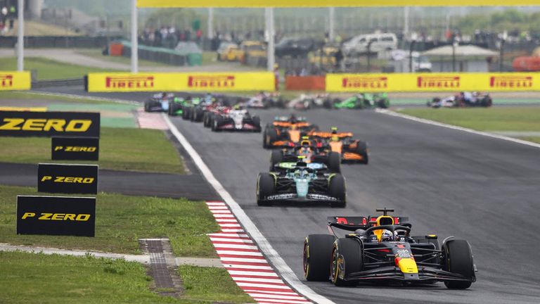 Bisher unantastbar: Max Verstappen kontrolliert das Rennen seit dem Start