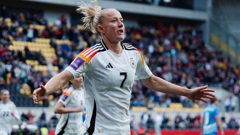 Die deutsche Nationalmannschaft gewinnt gegen Island.