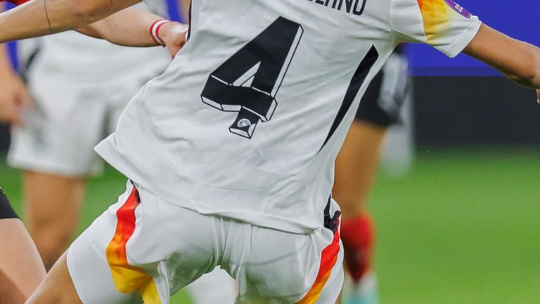 Der DFB hat die Rückennummer vier neu gestaltet. 