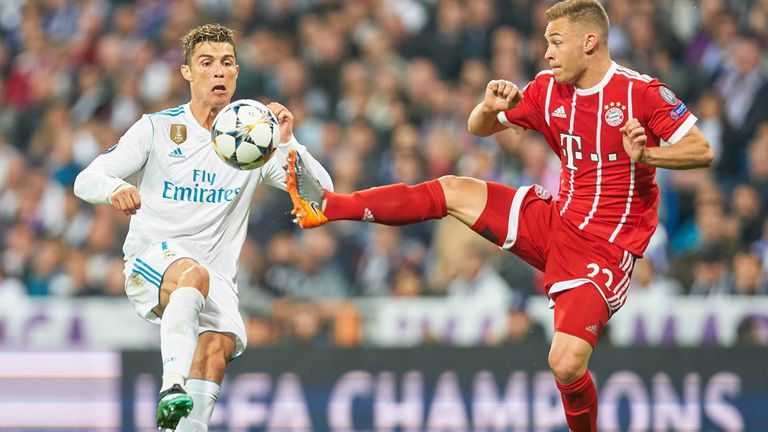 Joshua Kimmich (r.) und der FC Bayern scheiterten zuletzt 2018 im Halbfinale der Champions League an Real Madrid um Cristiano Ronaldo.