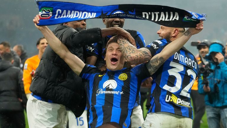 Inter feiert ausgerechnet nach einem Sieg im Mailänder Derby seinen 20. Meister-Titel.