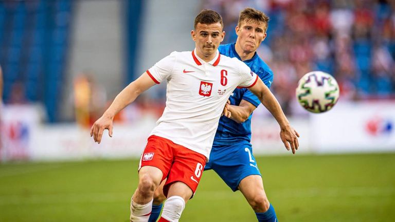 JÜNGSTER SPIELER: Kacper Kozlowski (Polen) kam bei der EM 2021 gegen Spanien im Alter von 17 Jahren und 246 Tagen zum Einsatz.