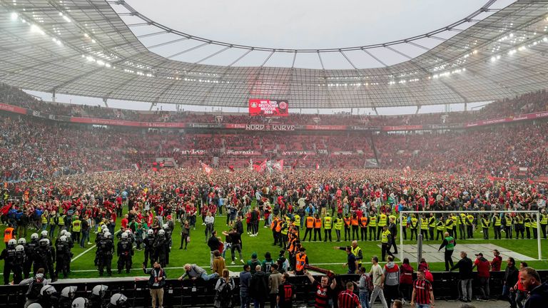 So feiert Bayer Leverkusen die erste Meisterschaft.
