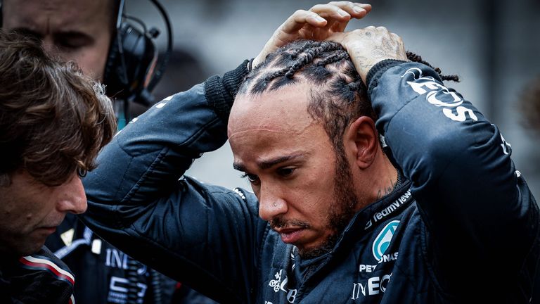 Nach einem enttäuschenden Qualifying bleibt Lewis Hamilton nur noch Galgenhumor übrig.