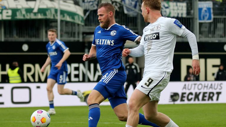 Schalke und Elversberg schenken sich im direkten Duell nichts. 