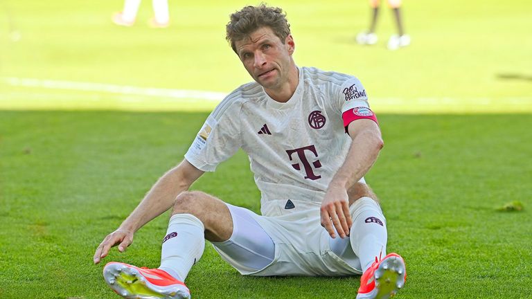 Thomas Müller blickt nach der Niederlage in Heidenheim bereits auf das CL-Viertelfinale gegen Arsenal voraus.