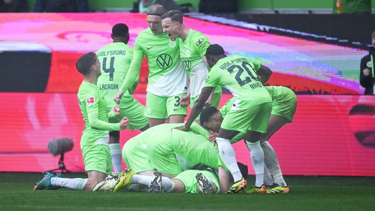 Der VfL Wolfsburg feiert einen wichtigen Sieg im Kellerduell gegen den VfL Bochum. 