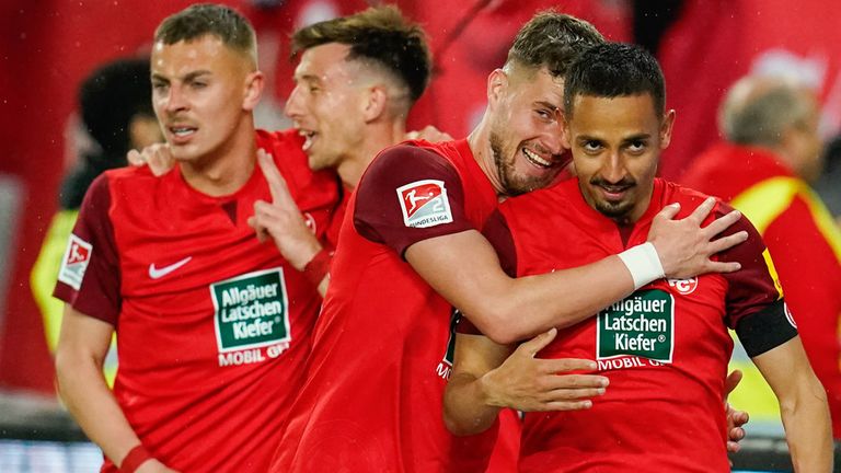 Der 1. FC Kaiserslautern landet Big Points im Abstiegskampf.